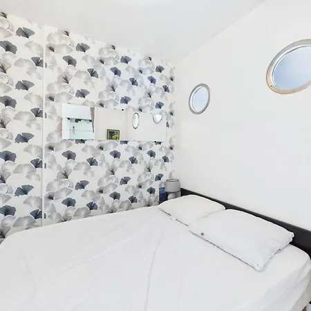 1-bedroom In Port-guillaume *
