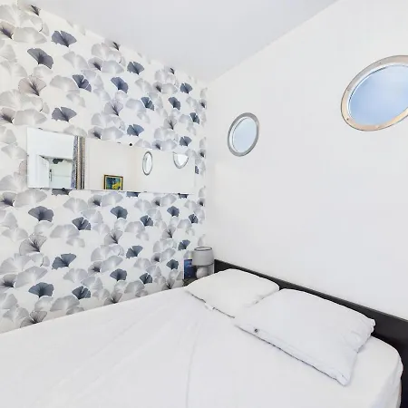 1-bedroom In Port-guillaume דירה *